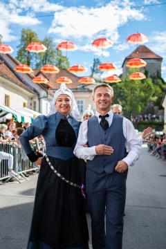 Izjemen obisk zaznamoval 50. Dneve narodnih noš in oblačilne dediščine v Kamniku (Blaž T. Muc)  (61)